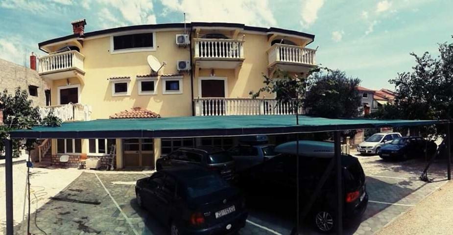 Apartment Pirovic Туран Екстериор снимка