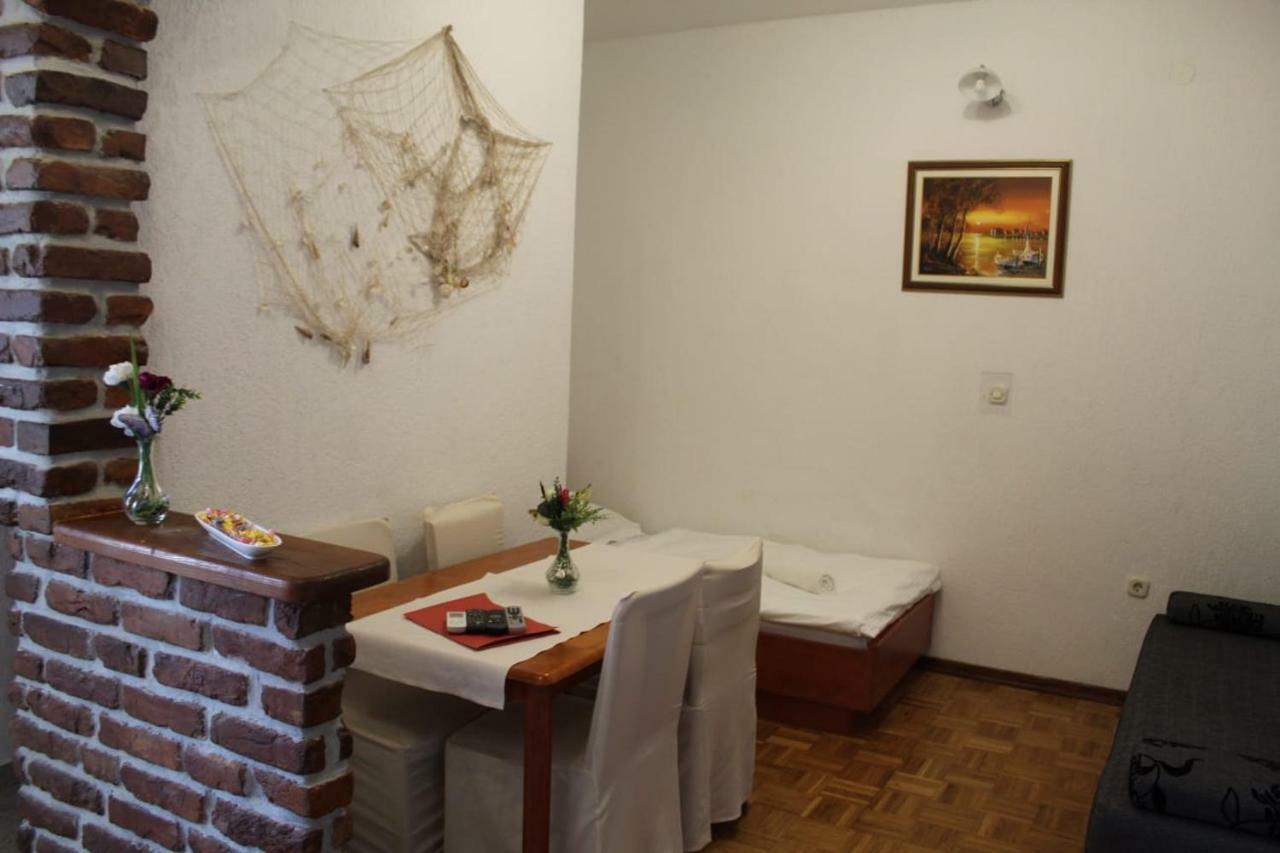 Apartment Pirovic Туран Екстериор снимка