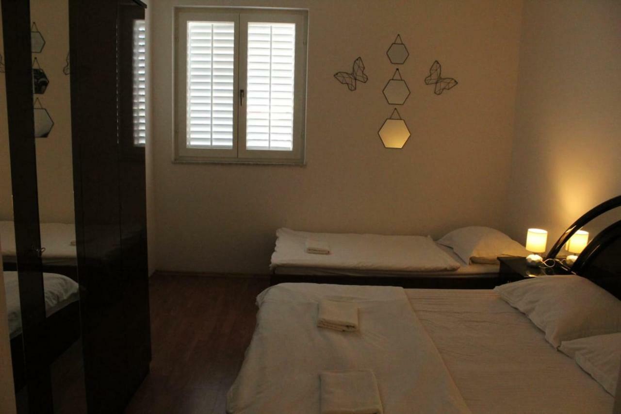 Apartment Pirovic Туран Екстериор снимка