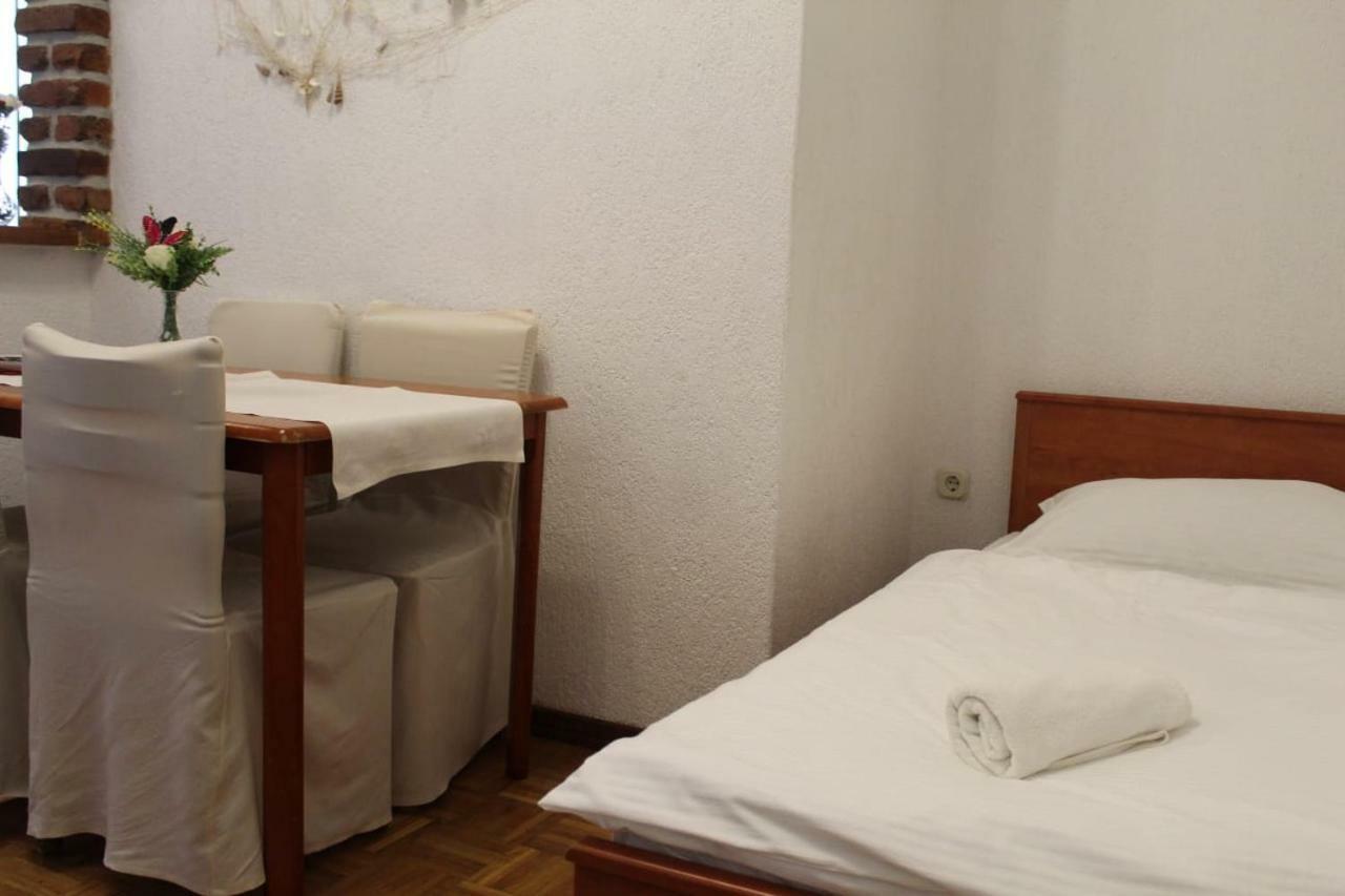 Apartment Pirovic Туран Екстериор снимка