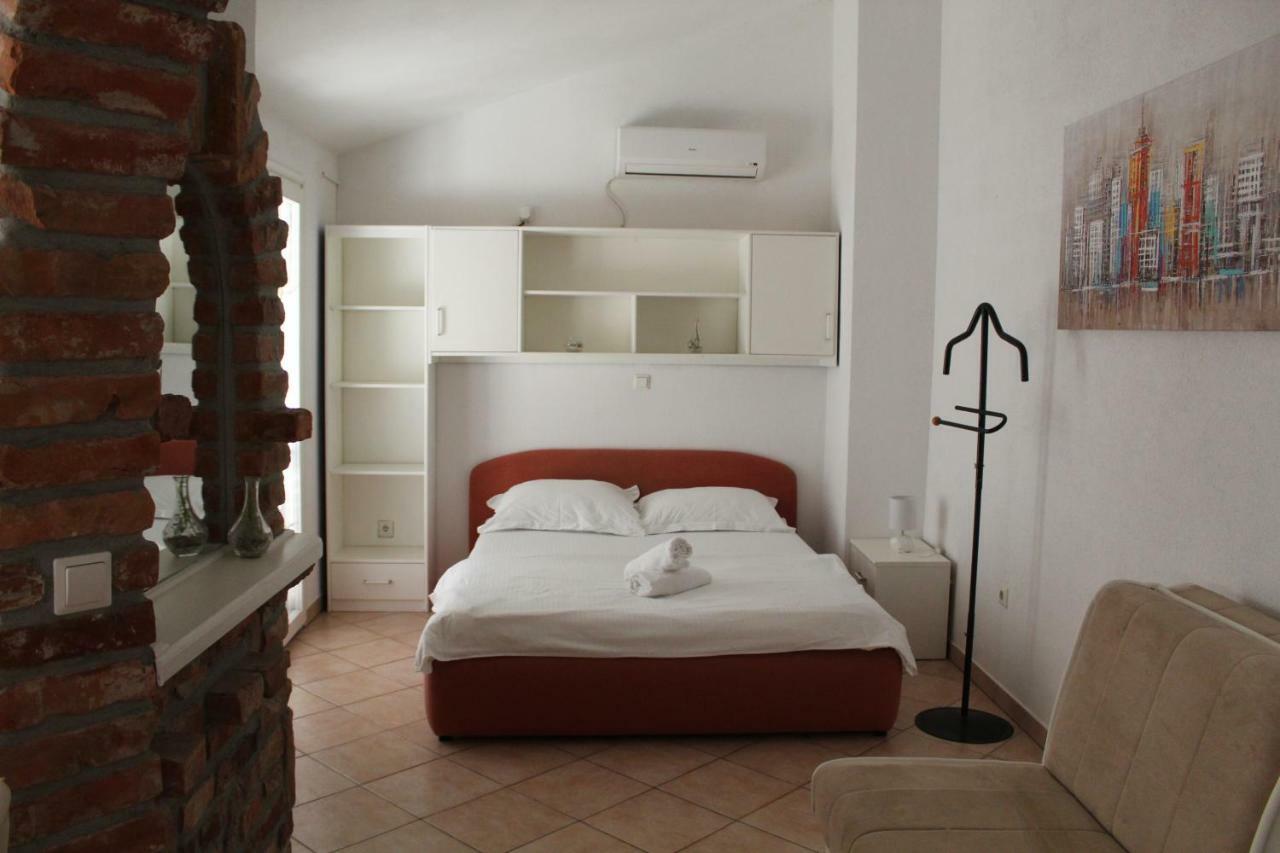 Apartment Pirovic Туран Екстериор снимка