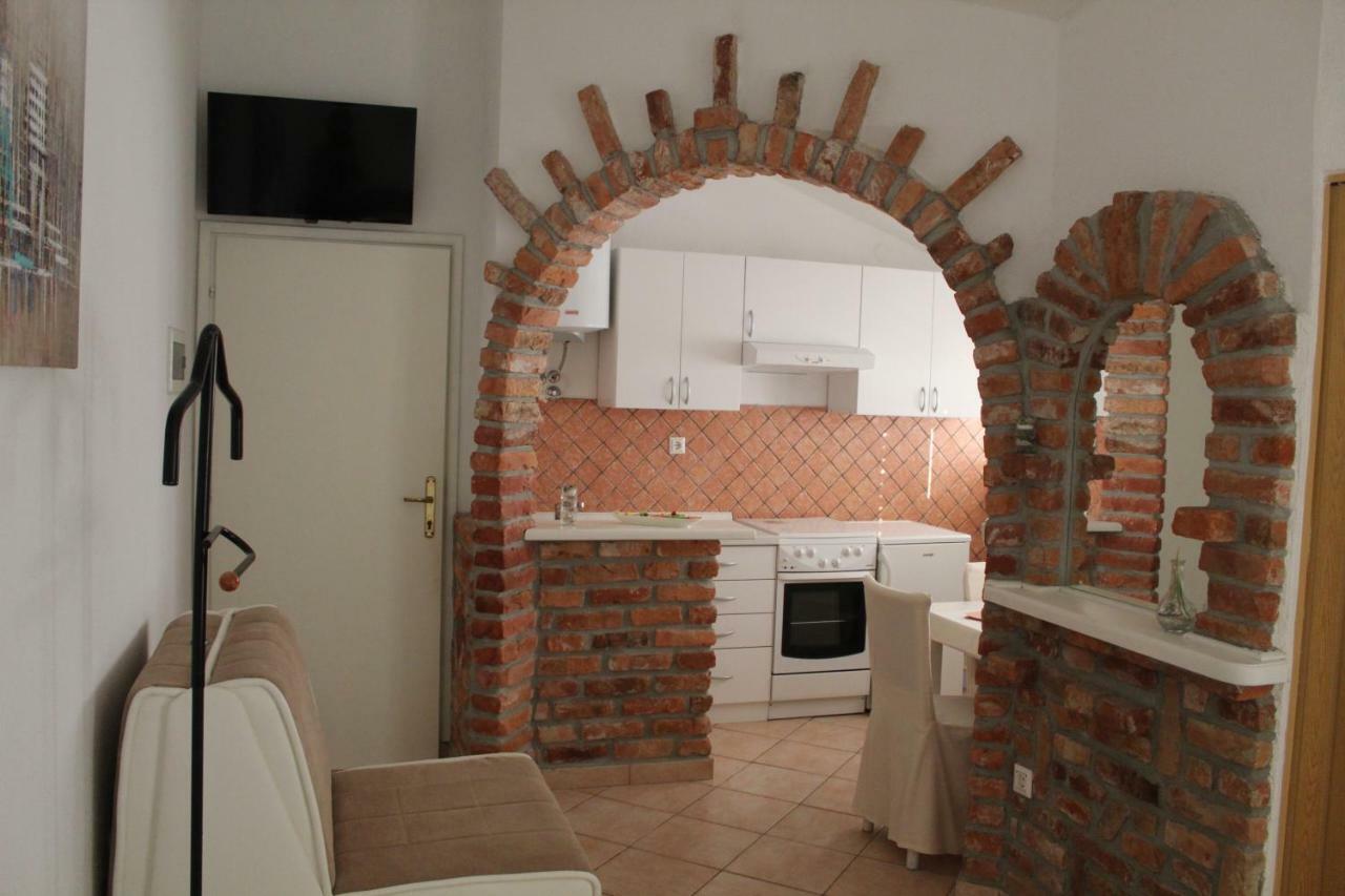 Apartment Pirovic Туран Екстериор снимка