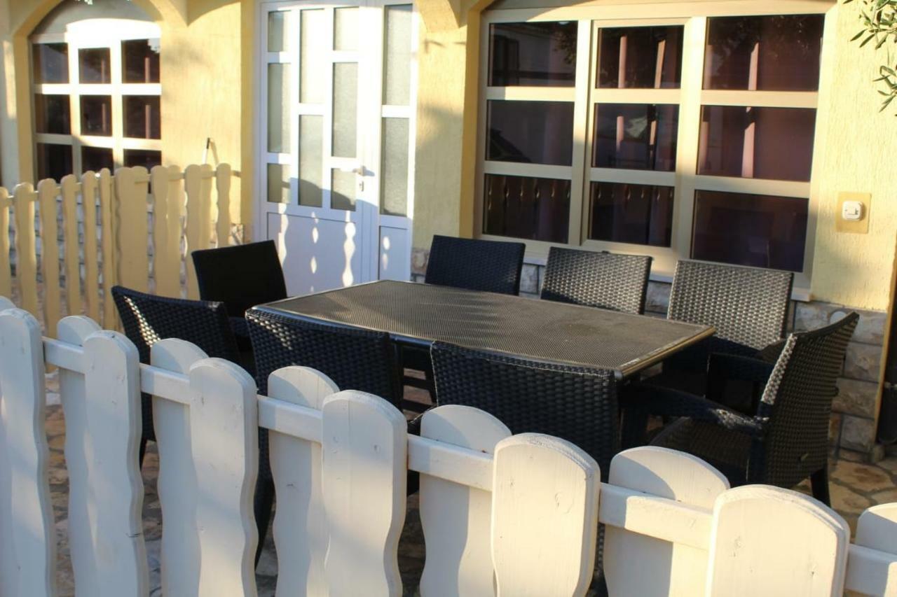 Apartment Pirovic Туран Екстериор снимка