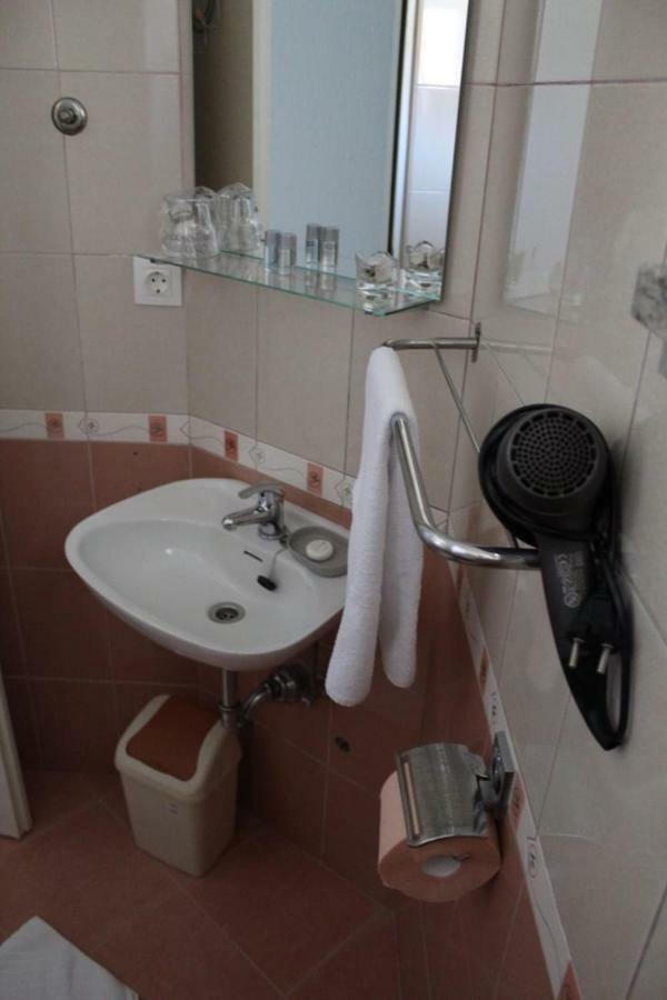 Apartment Pirovic Туран Екстериор снимка