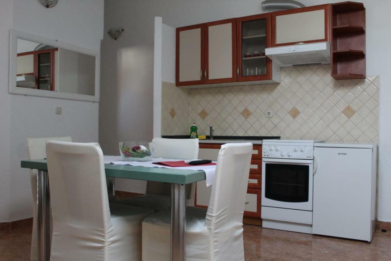 Apartment Pirovic Туран Екстериор снимка